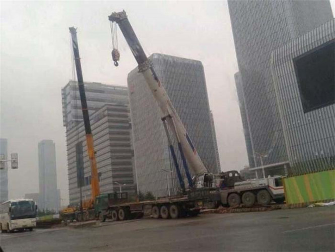 昂仁县“自动找平”—— 吊车的 “平地神器” 技术